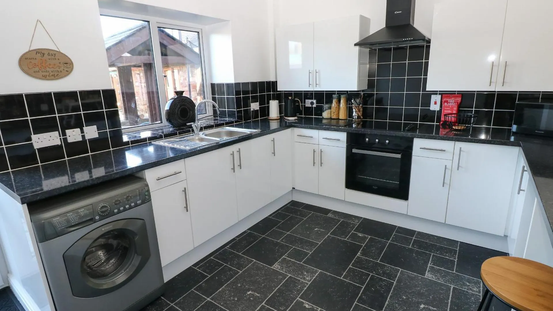 The Old Well Bungalow - Ty Mawr Farm Cardiff Holiday home