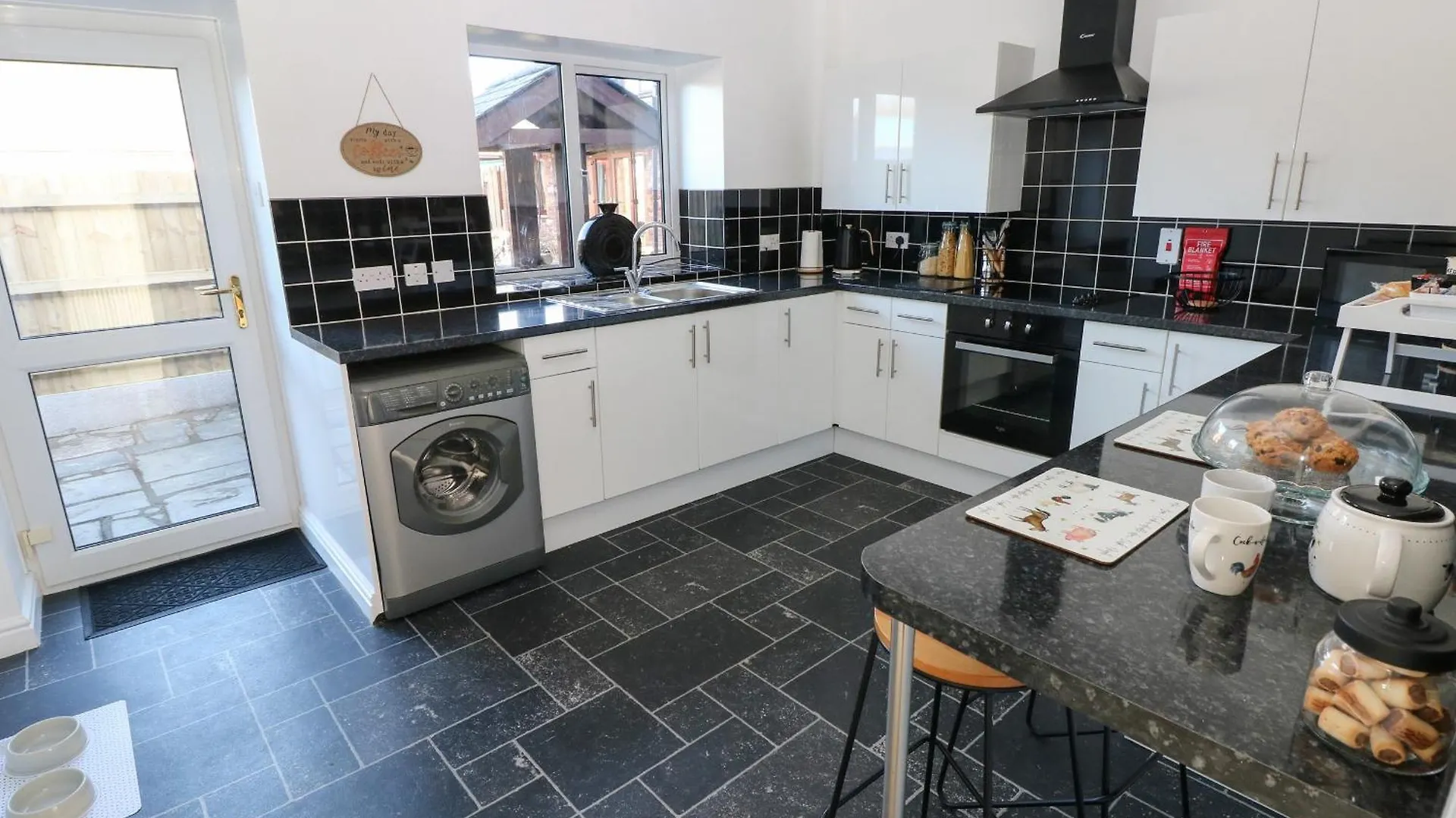 The Old Well Bungalow - Ty Mawr Farm Cardiff Holiday home